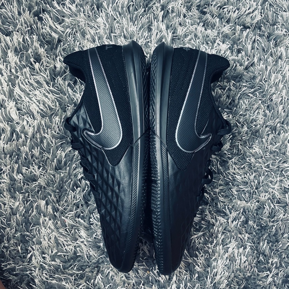Nike tiempo club indoor soccer shoes.